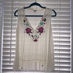 Short sleeve embroidered blouse